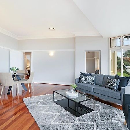 Huge Harbour View Apartment In Historic Home Sidney Exterior foto